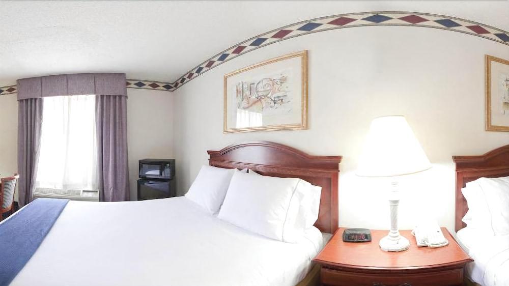 Hotel Express & By Ihg