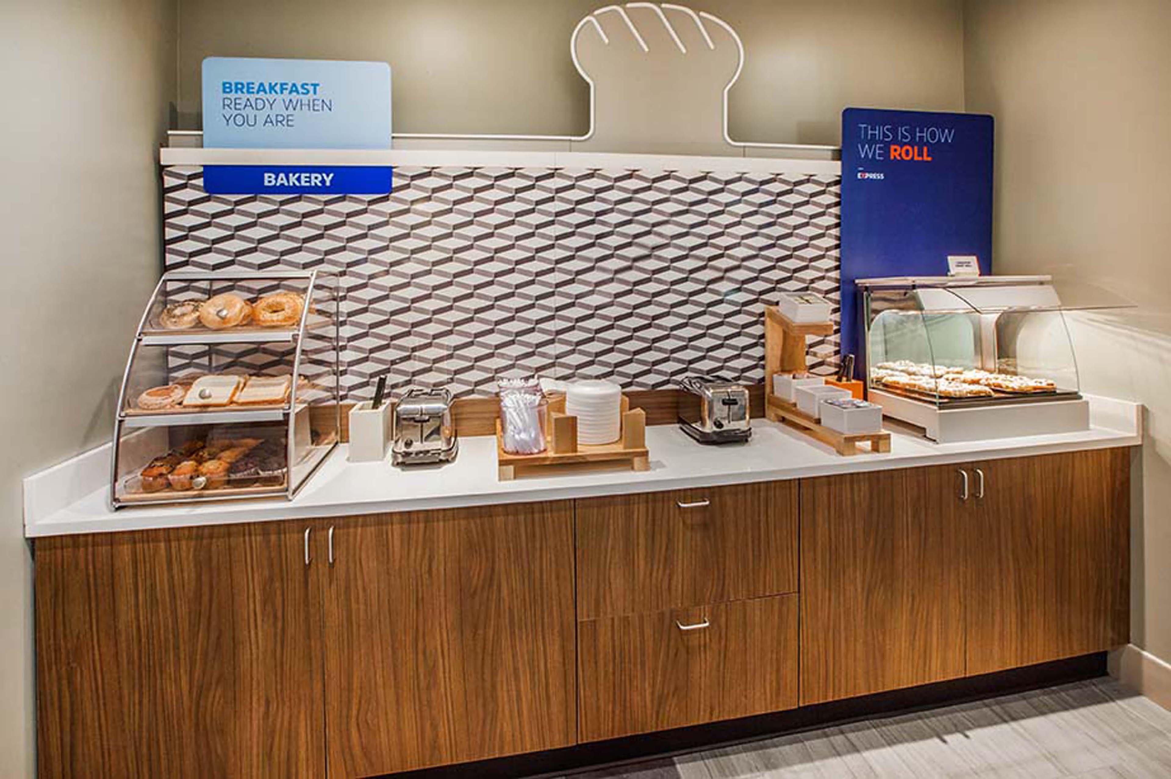 Express & By Ihg Hotel Mebane