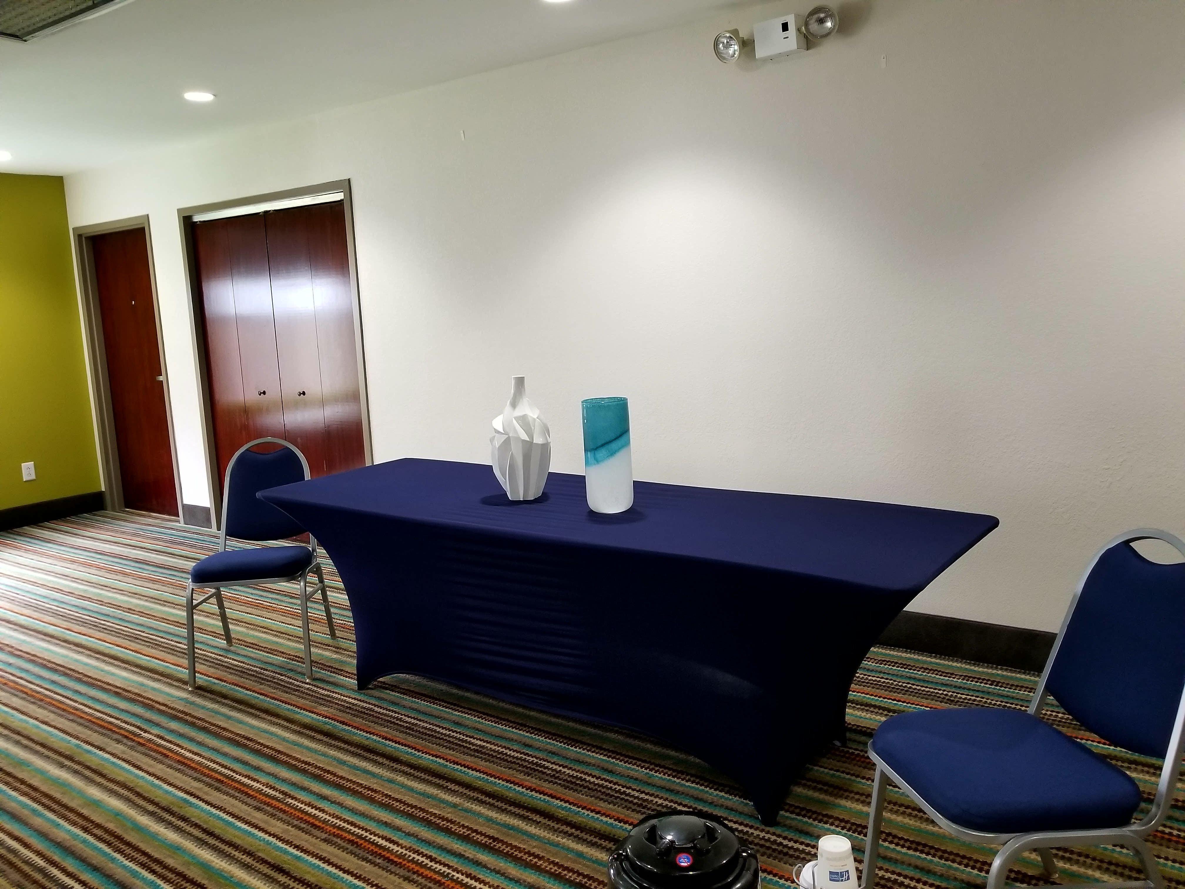 Express & By Ihg 2*