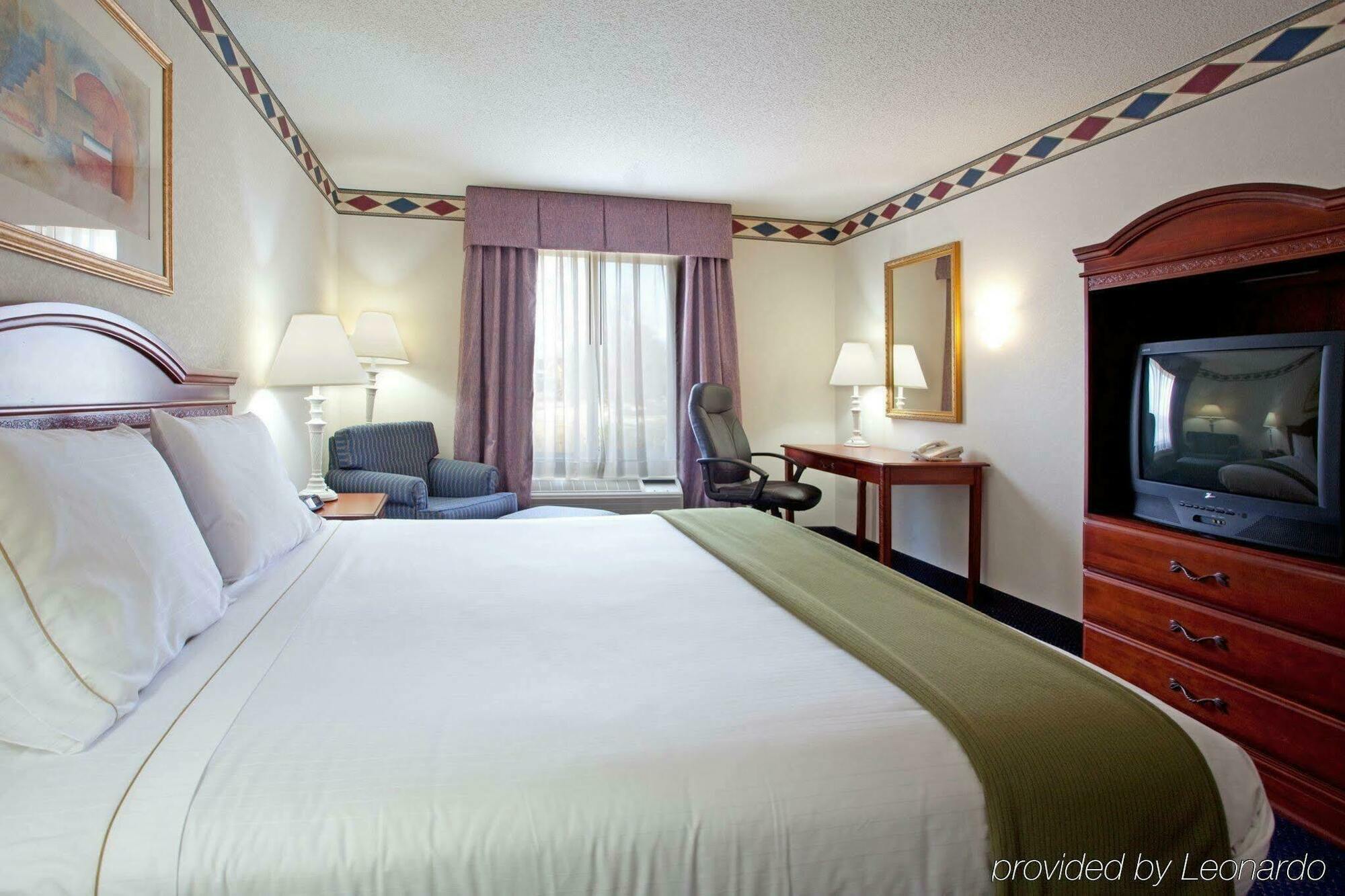 Express & By Ihg 2* Mebane