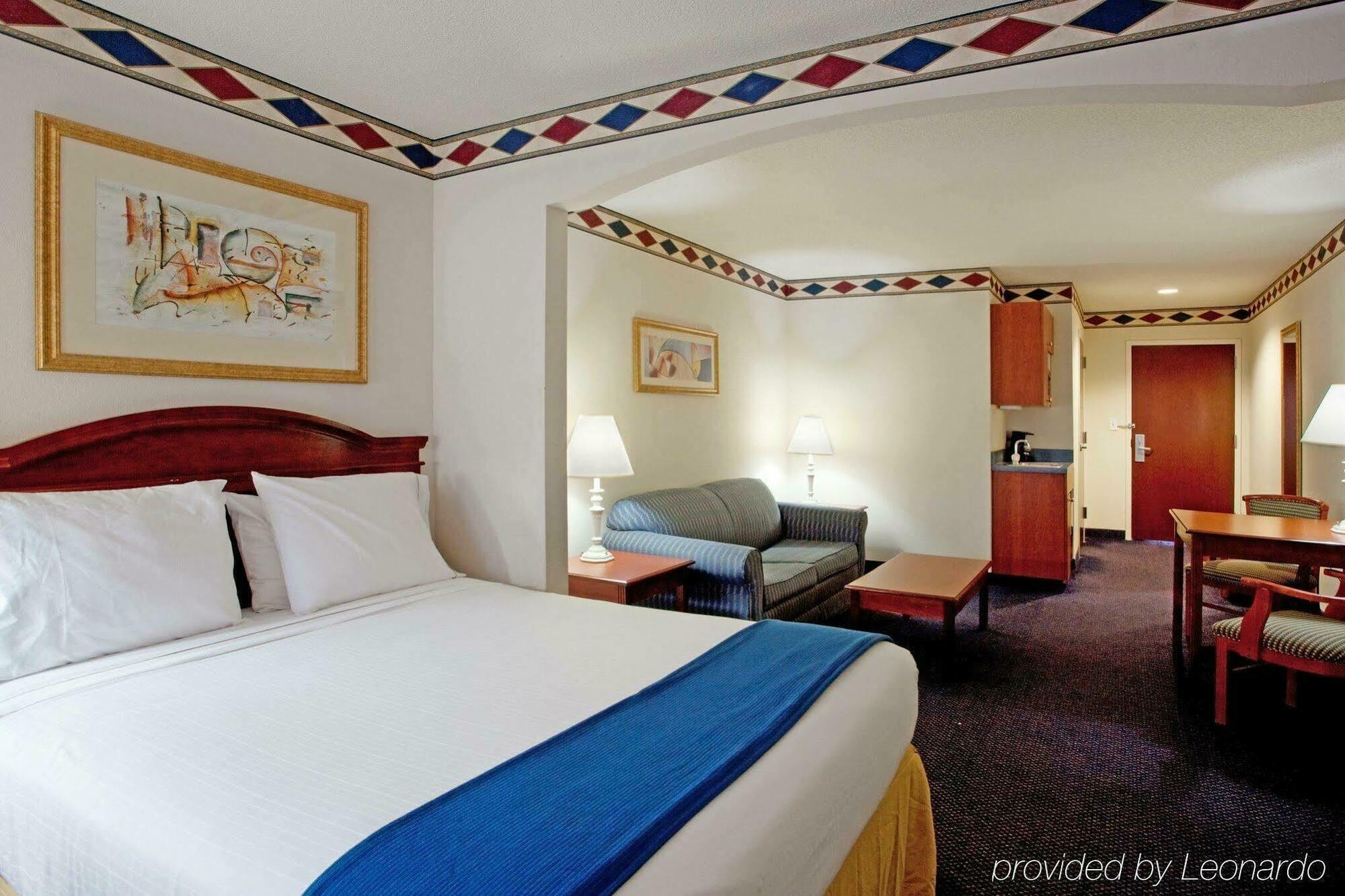 Express & By Ihg 2* Mebane