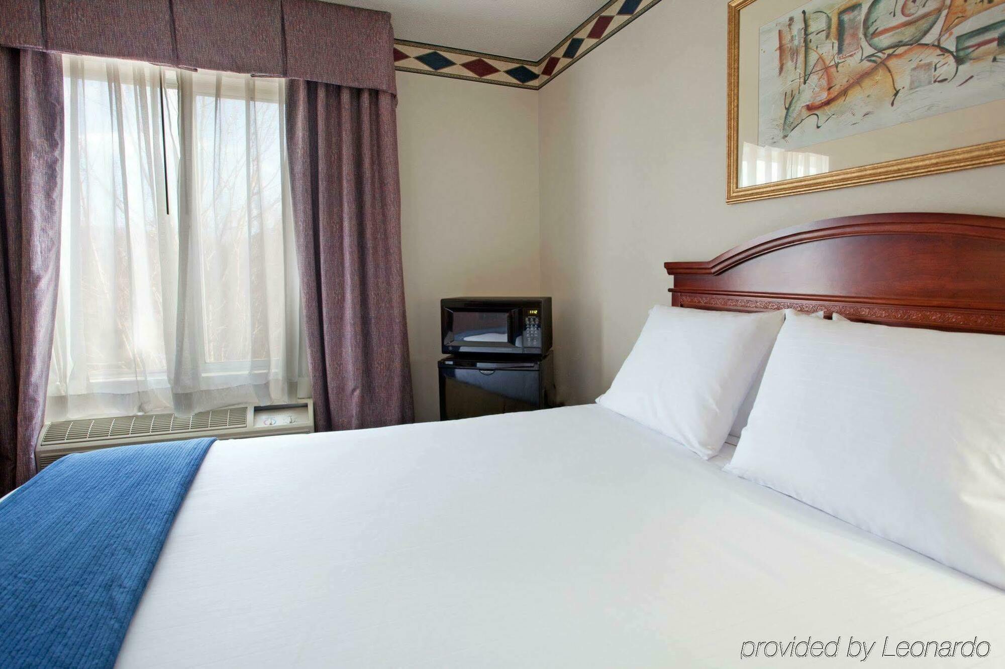 Express & By Ihg Hotel 2*