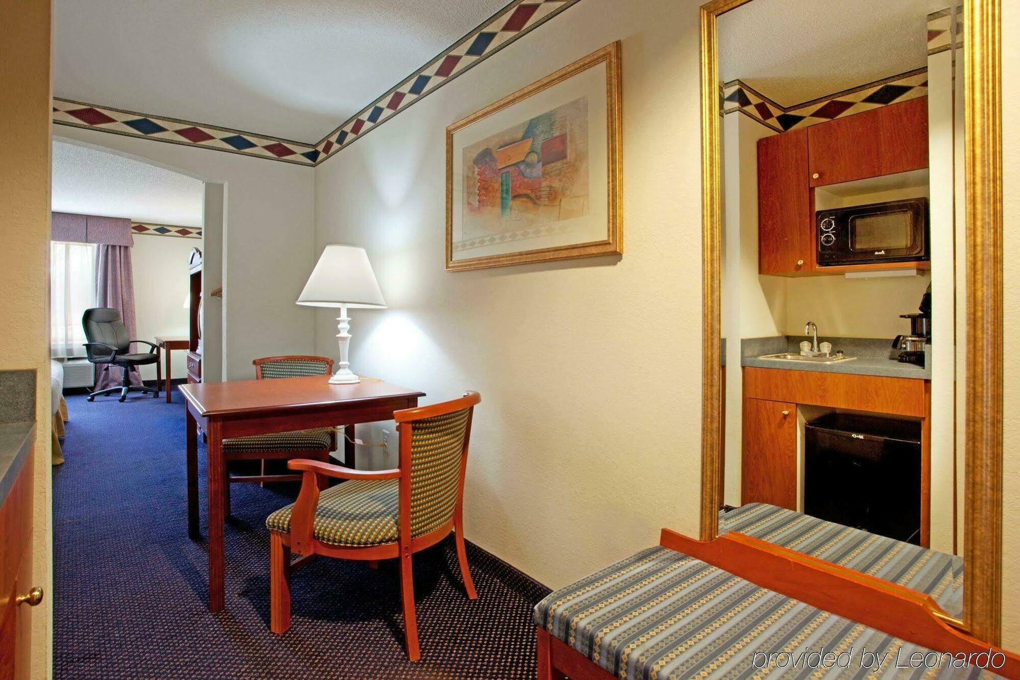Hotel Express & By Ihg Mebane
