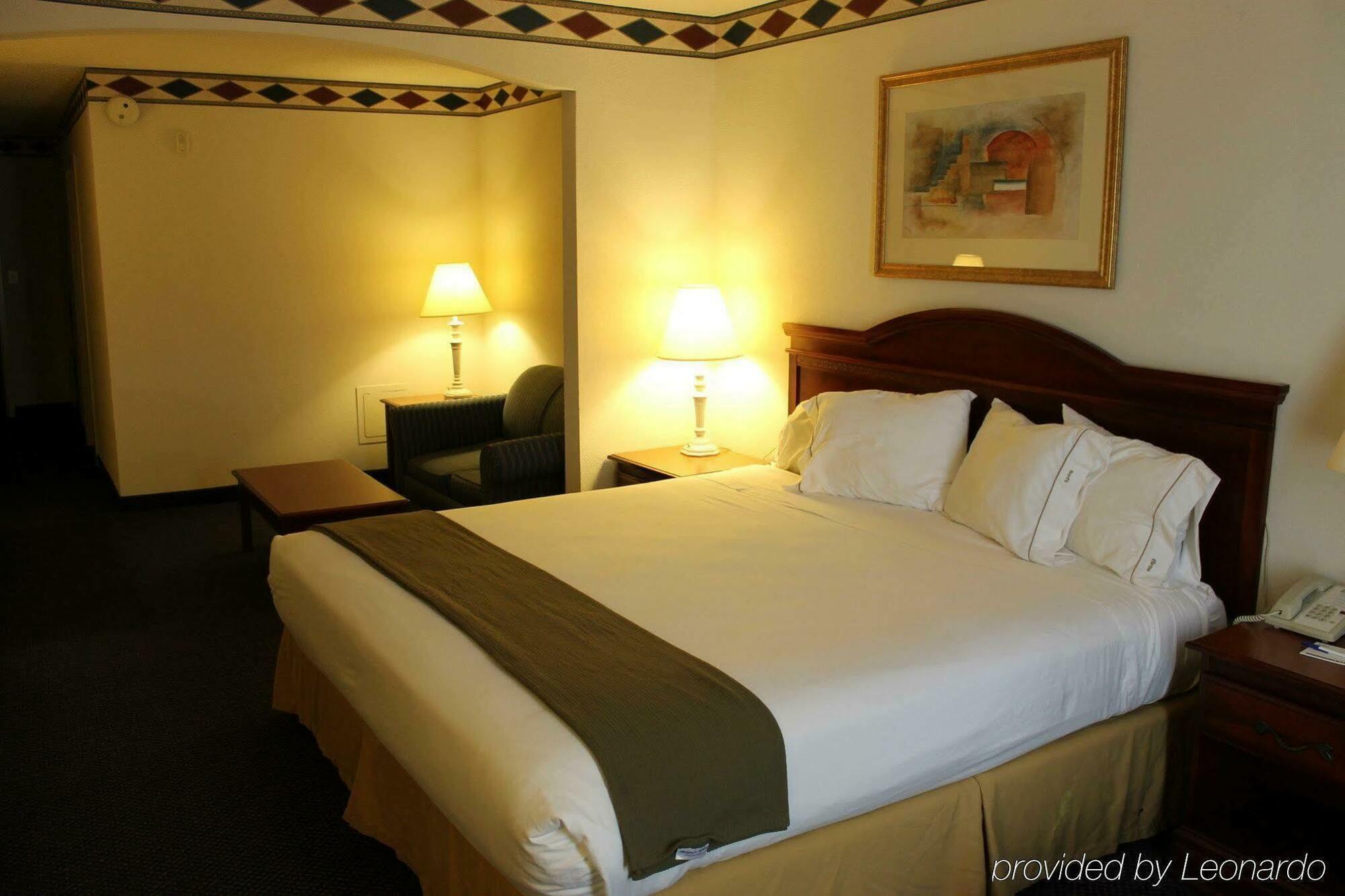 Express & By Ihg Hotel 2*