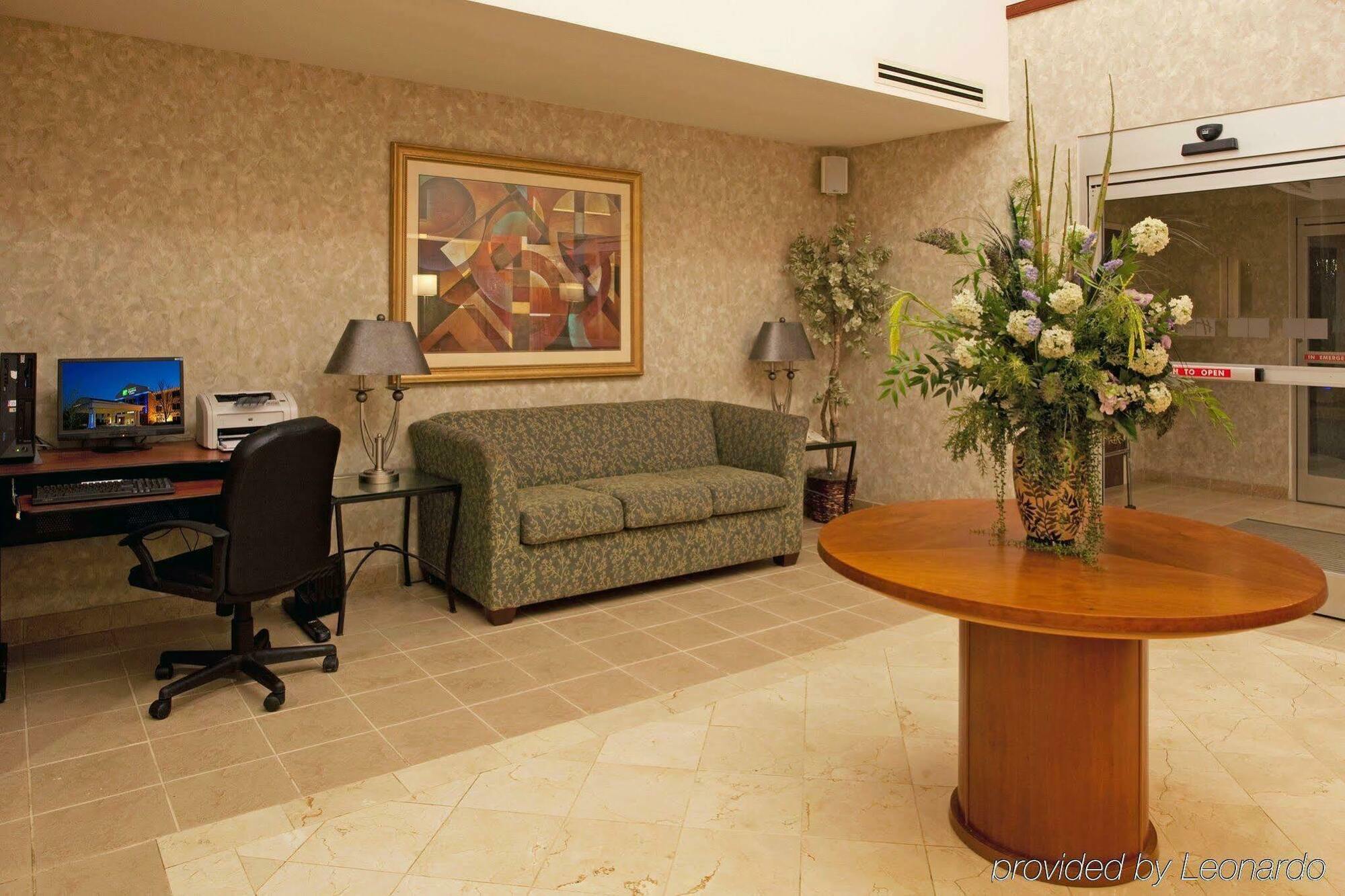 Hotel Express & By Ihg 2*