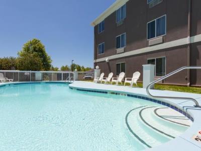 Express & By Ihg 2* Mebane